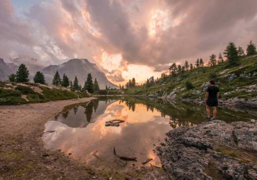 caminata naturaleza paisaje gente hombre solo caminata viajes