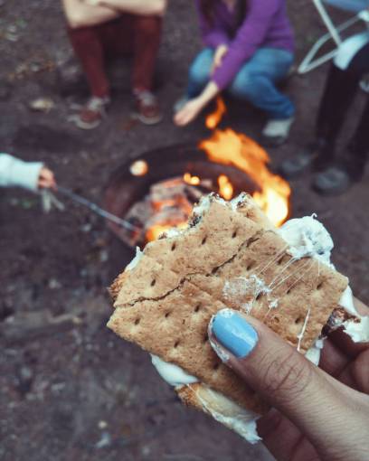 camping-gear s'more  food  snack  fire  cooking  outdoor  hand