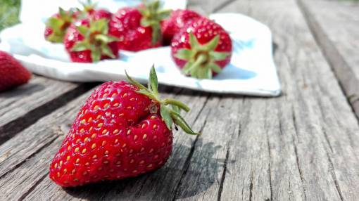 cropped strawberry  food  crops  fruits  red  juice  woods