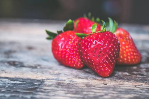 strawberry  fruit  table  wood  food  fresh  rustic