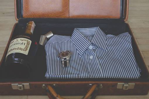 reloj maleta camisa ropa moda reloj Hennessy alcohol