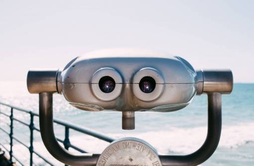 coin tourist  coin  binoculars  viewfinder  retro  telescope  beach