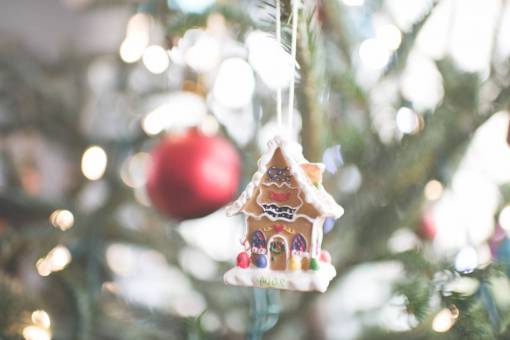 juguetes casa de juguete bola roja decoración árbol de navidad