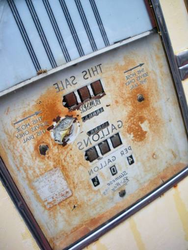 enero Bomba de gas vintage combustible antiguo oxidado de energía