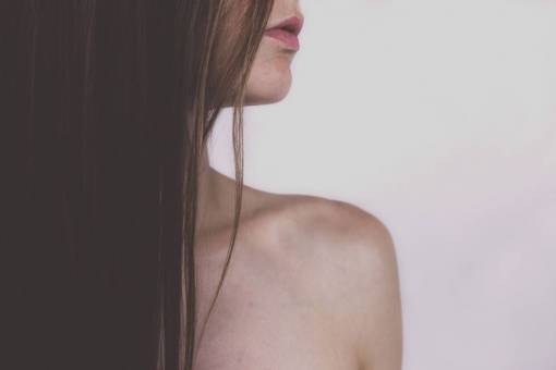 looking-over-shoulder woman  girl  lady  people  profile  bust  anatomy