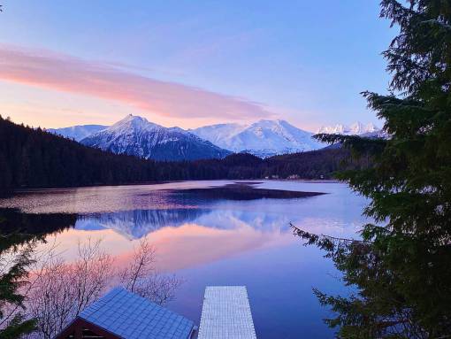 montanas Paisaje del lago en Alaska