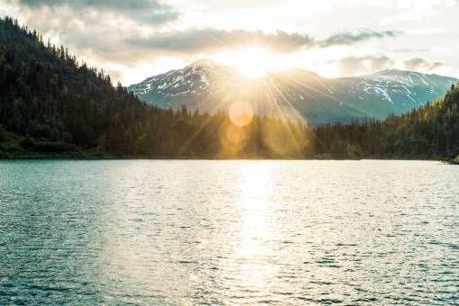 montanas Paisaje del lago en Alaska