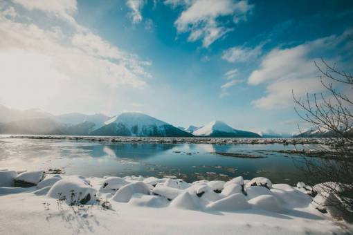 montanas Paisaje del lago en Alaska