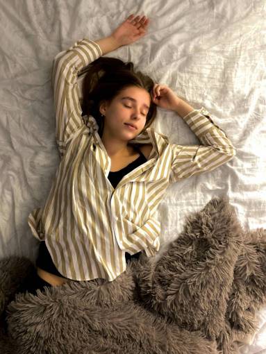 Portrait of a woman sleeping at bed