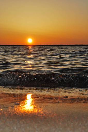 🥇 Image Of Sunset At Idyllic Beach - 【free Photo】 100036342