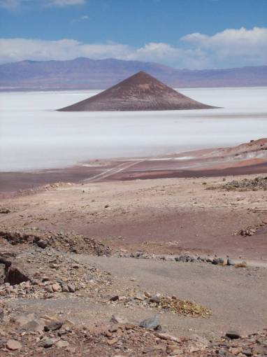 paisajes de argentina Cono de Arita en Salar de Arizaro