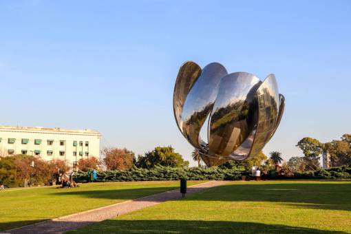monumento Monumento a la Floralis Genérica en Buenos Aires, Argentina