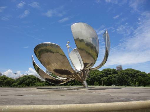 monumento Monumento a la Floralis Genérica en Buenos Aires, Argentina