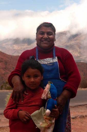 gente Retrato de una madre y su hija en la provincia de Salta, Argentina