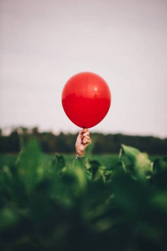 mano al aire libre; Explotación; Rojo; Globo verano naturaleza hombres mujeres globo