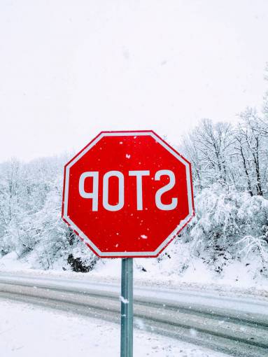 nieve tráfico de invierno señal de nieve parada de naturaleza; señal; señal de tráfico de nieve
