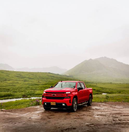montanas vehículo todoterreno coche rojo;chevrolet;camión;furgoneta al aire libre vehículo terrestre de montaña aventura