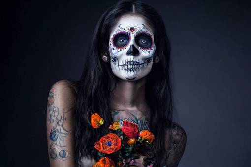 adult women portrait Day of the Dead;skull;painted face caucasian ethnicity one person halloween