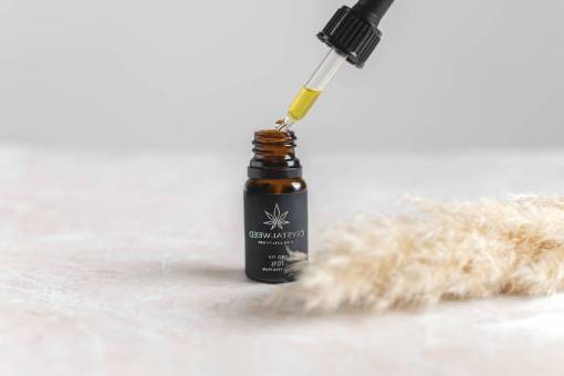 medicina medicina cannabis aceite botella líquido ciencia primer plano salud y medicina