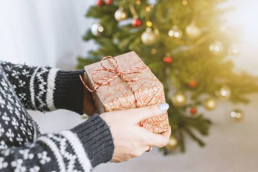 escritorio Preparando el regalo de Navidad