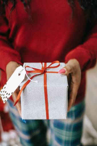 escritorio Preparando el regalo de Navidad