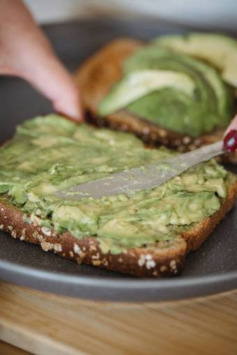 comidas Tostada de aguacate