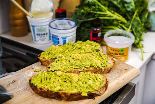 comidas Tostada de aguacate