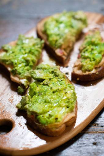 comidas Tostada de aguacate