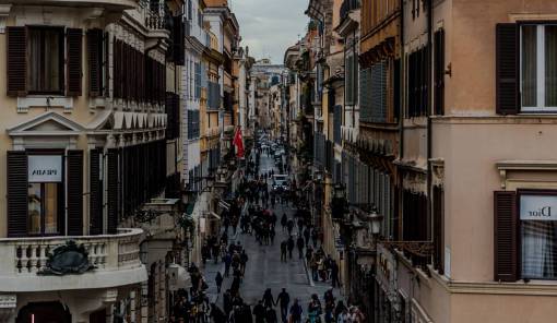 compras arquitectura edificios infraestructura multitud gente caminando calle