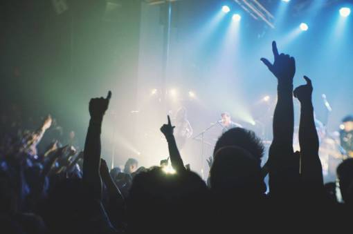 guia banda cantante músicos música concierto fiesta guitarras