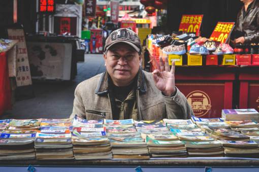 anciano Chino viejo anciano tienda de libros tienda