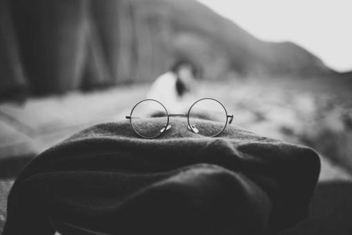 lentes tela borrosa anteojos en blanco y negro anteojos