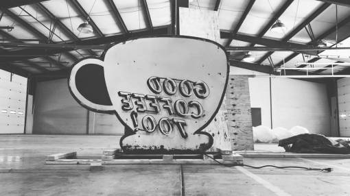 letrero Cartel de café neón almacén diseño de arte en blanco y negro