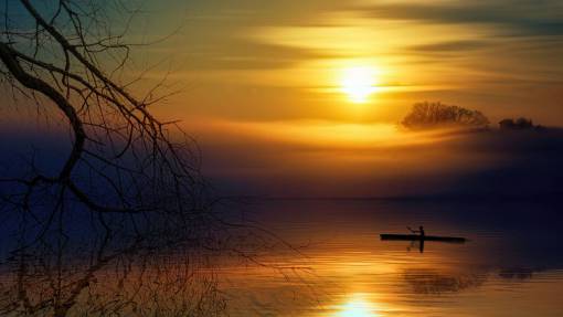 brumoso río atardecer niebla barco brumoso reflejo espejo