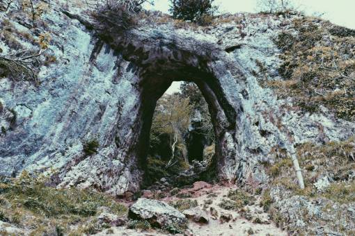 caminata rocas arco camino sendero trekking caminata naturaleza