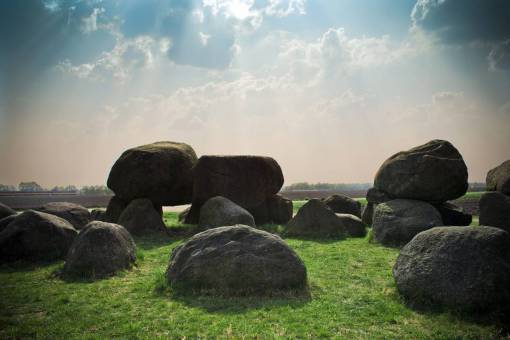 rayo de sol cielo nubes rayos de sol luz del sol piedras hierba verde
