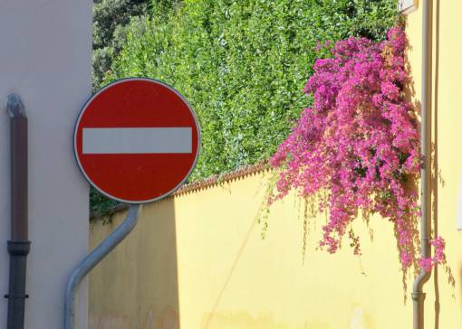 Señal de pare de la calle Europa símbolo de tráfico por carretera