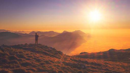 pico de la montana puesta de sol gente hombre mujer sol montaña naturaleza