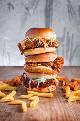 Hamburguesa y papas fritas