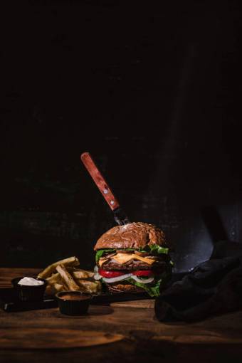 rustico Hamburguesa y papas fritas