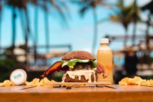 Hamburguesa y papas fritas
