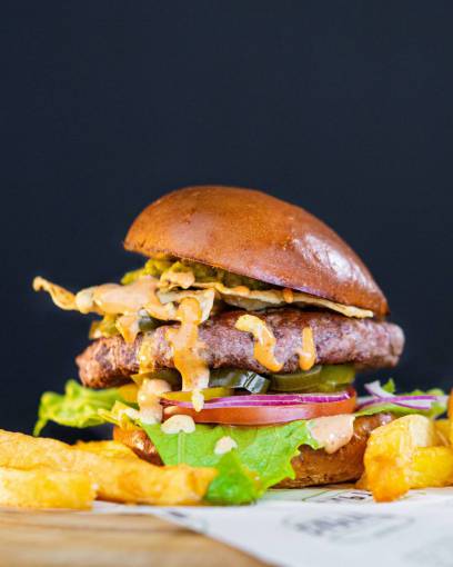 Hamburguesa y papas fritas