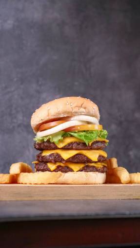 rustico Hamburguesa y papas fritas