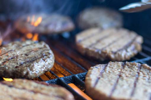 Grilling meat medallion