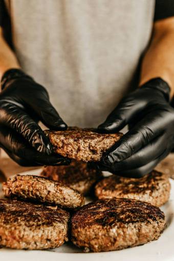 cortar Medallón de carne a la parrilla