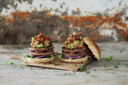 bun-bread Hamburger with avocado sauce