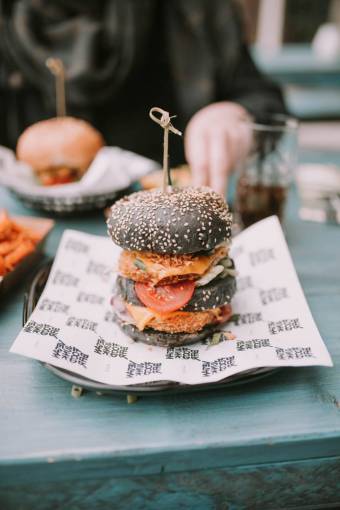 tablero Hamburguesa con pan negro