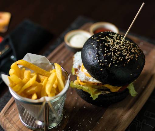 fast Hamburger with black bread