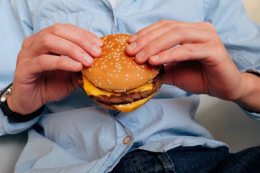 tenencia Hombre, comida, hamburguesa