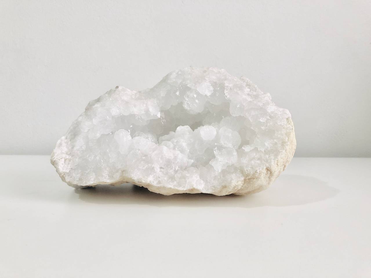 stone;crystal;rock;white;quartz,close-up,nature,gemstone,rock,object,stone,object,crystal,quartz,geology,backgrounds,macro,single object, 